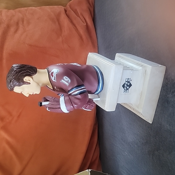 Joe Sakic Avalanche player #19 plague - Picture 2 of 10